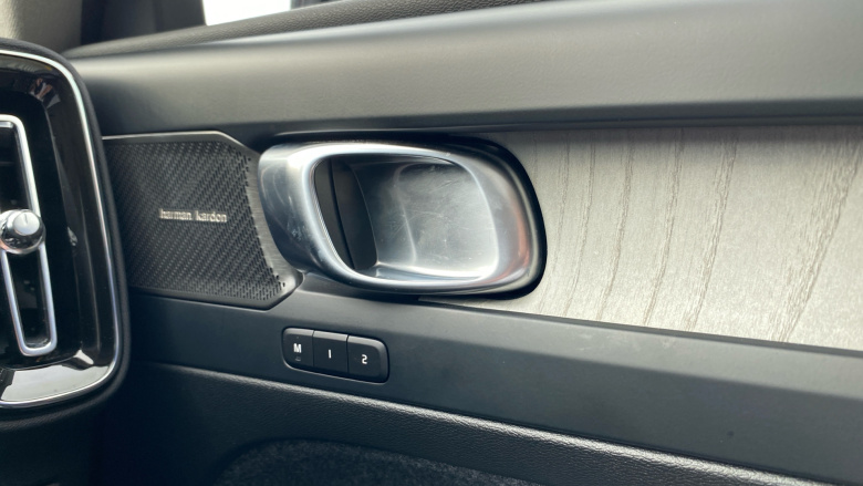 Volvo XC40 2.0 B3P Ultra Dark 5dr Auto Petrol Estate